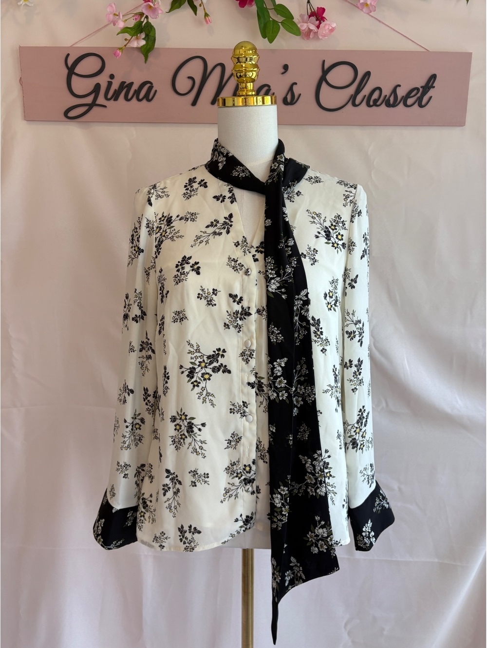 CeCe Women's Small Black and White Floral Long Sleeve Blouse with Neck Tie